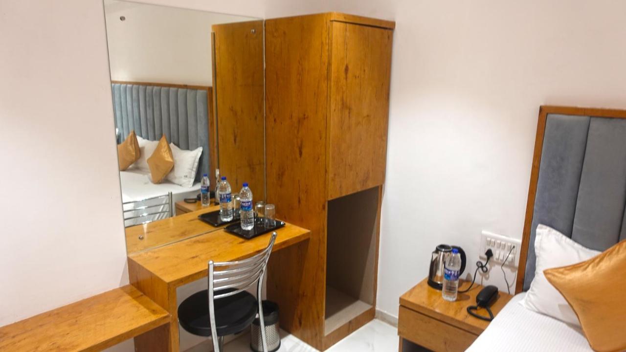 Hotel Palms Residency, Chembur มุมไบ ภายนอก รูปภาพ